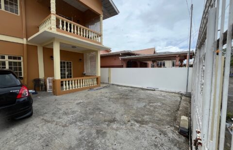 FOR SALE – (6) BEDROOM APARTMENT BUILDING