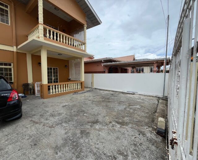 FOR SALE – (6) BEDROOM APARTMENT BUILDING