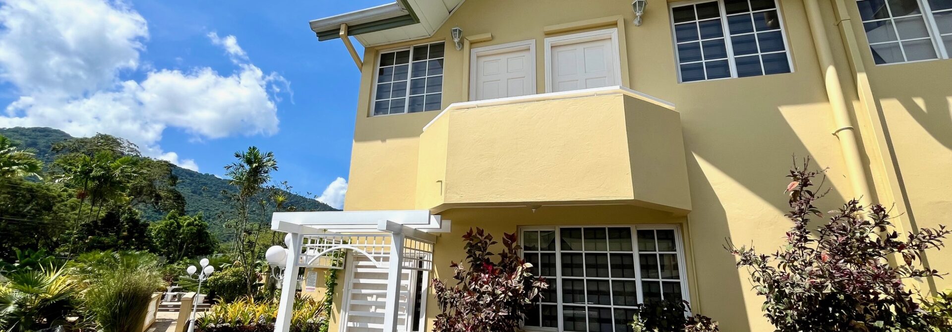 FOR SALE: THREE BEDROOM TOWNHOUSE